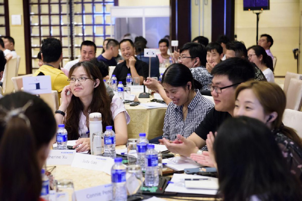 db视讯厅“突破性思维”研讨会圆满结束